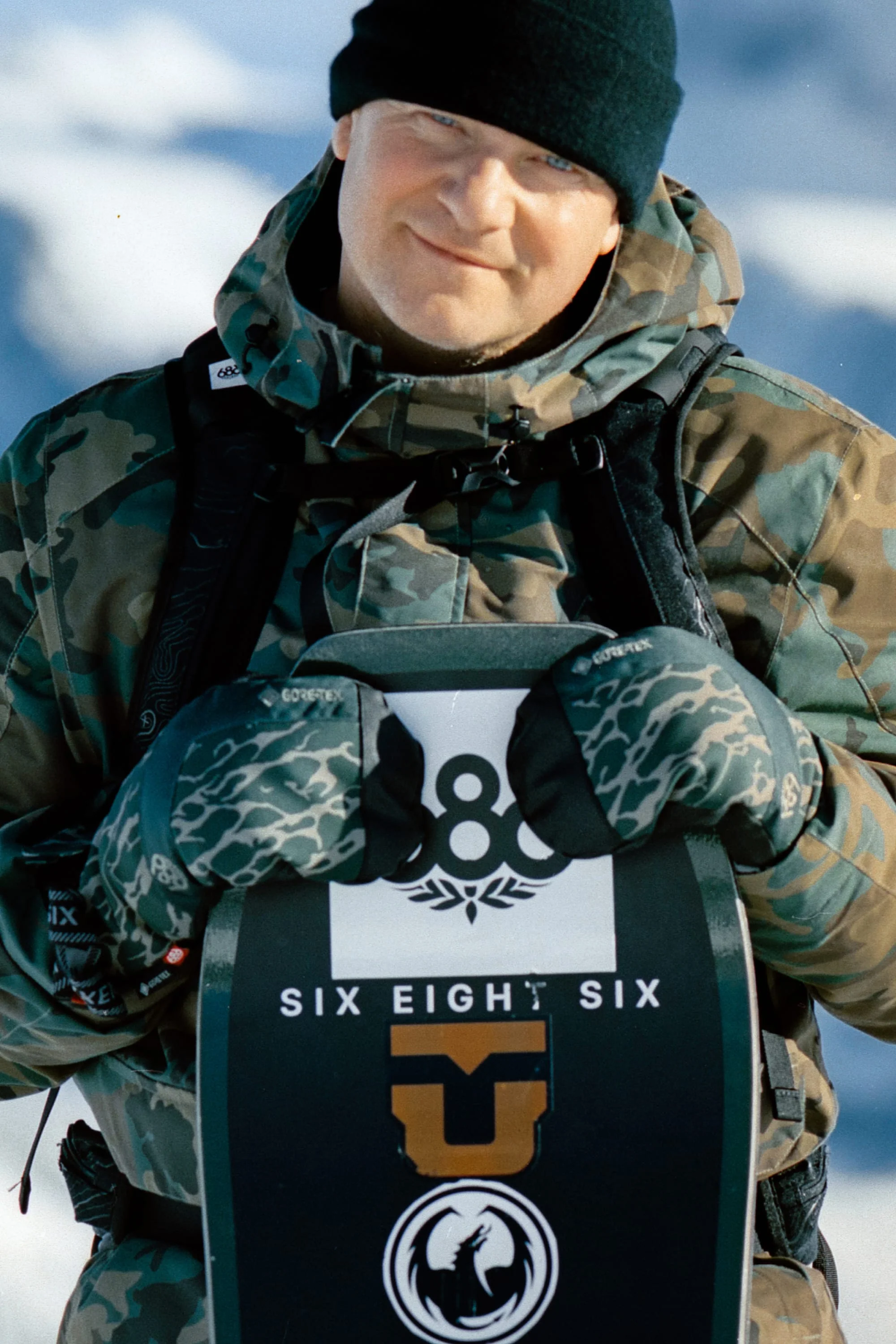 686 Men's GORE-TEX Linear™ Under Cuff Mitt - Image 6