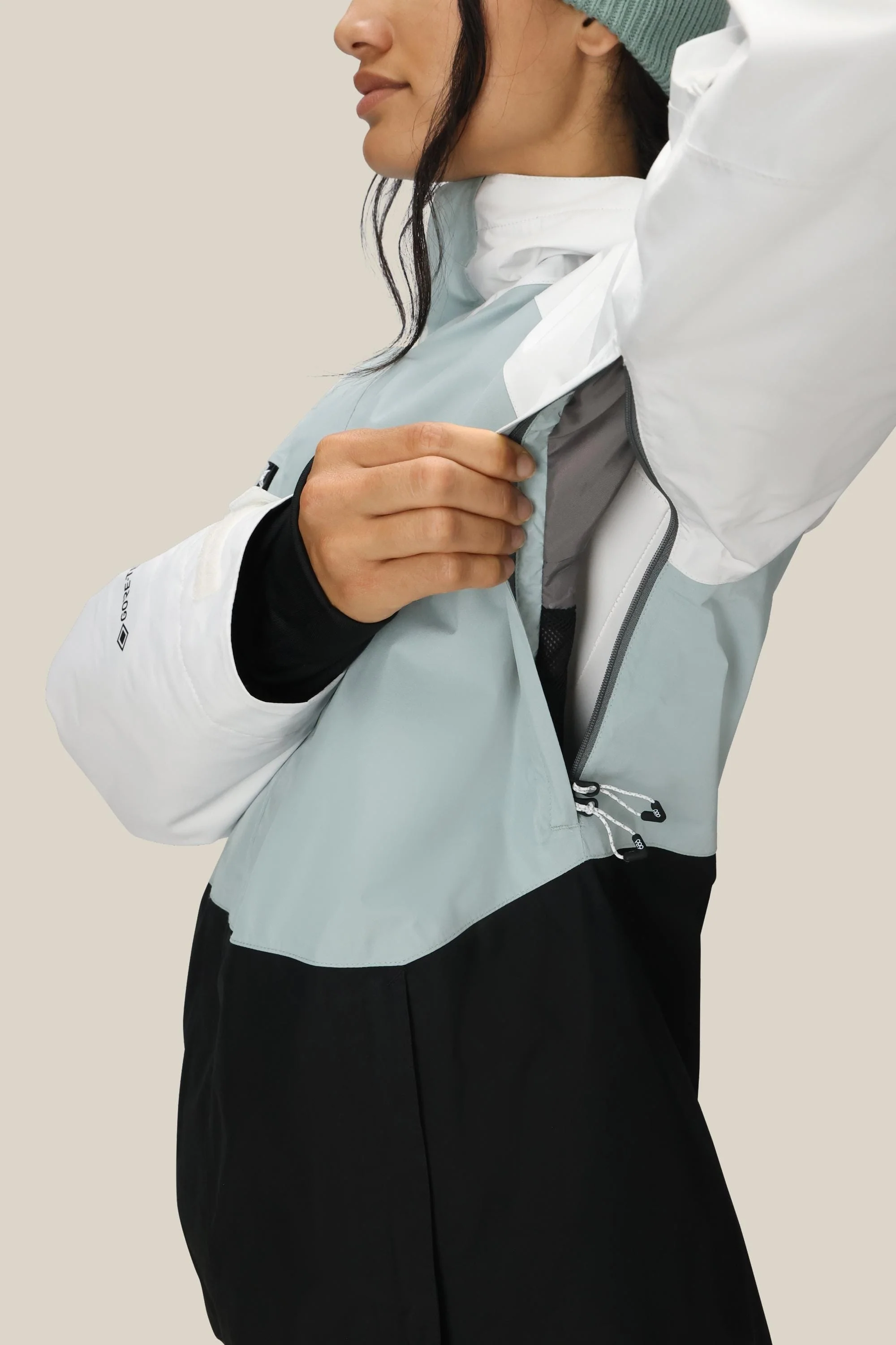 686 Women's GORE-TEX Willow™ Insulated Jacket - Image 13