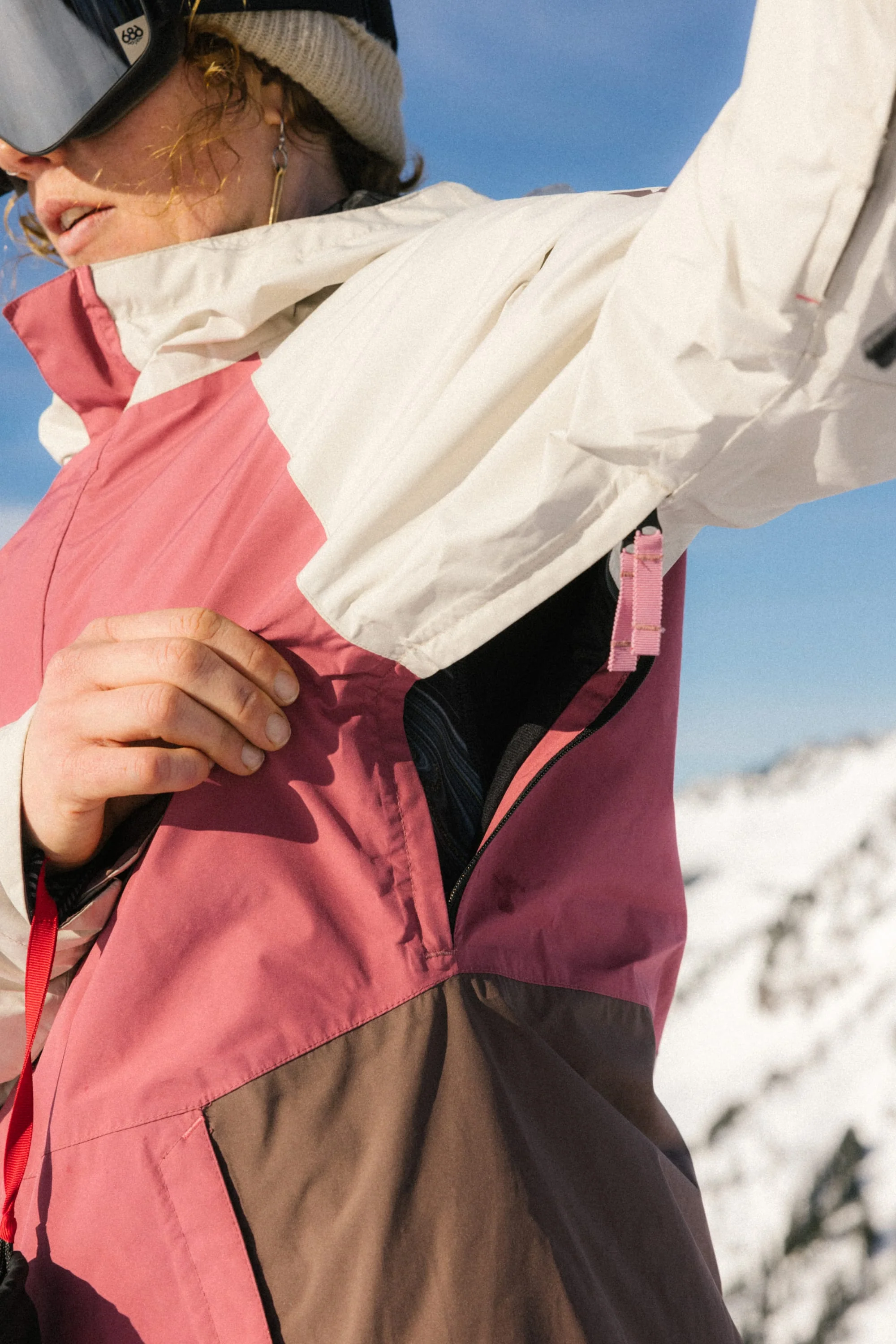 686 Women's GORE-TEX Willow™ Insulated Jacket - Image 17
