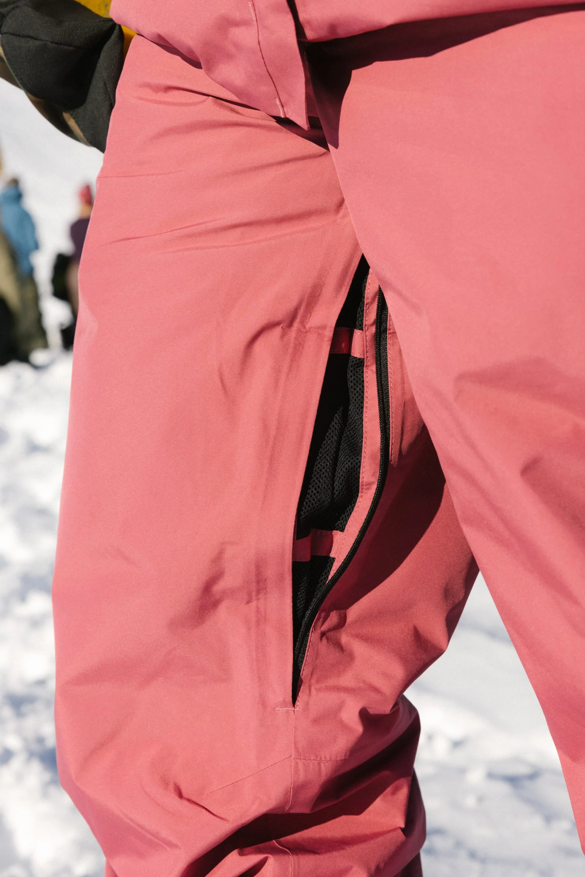 686 Women's GORE-TEX Willow™ Insulated Pant - Image 12