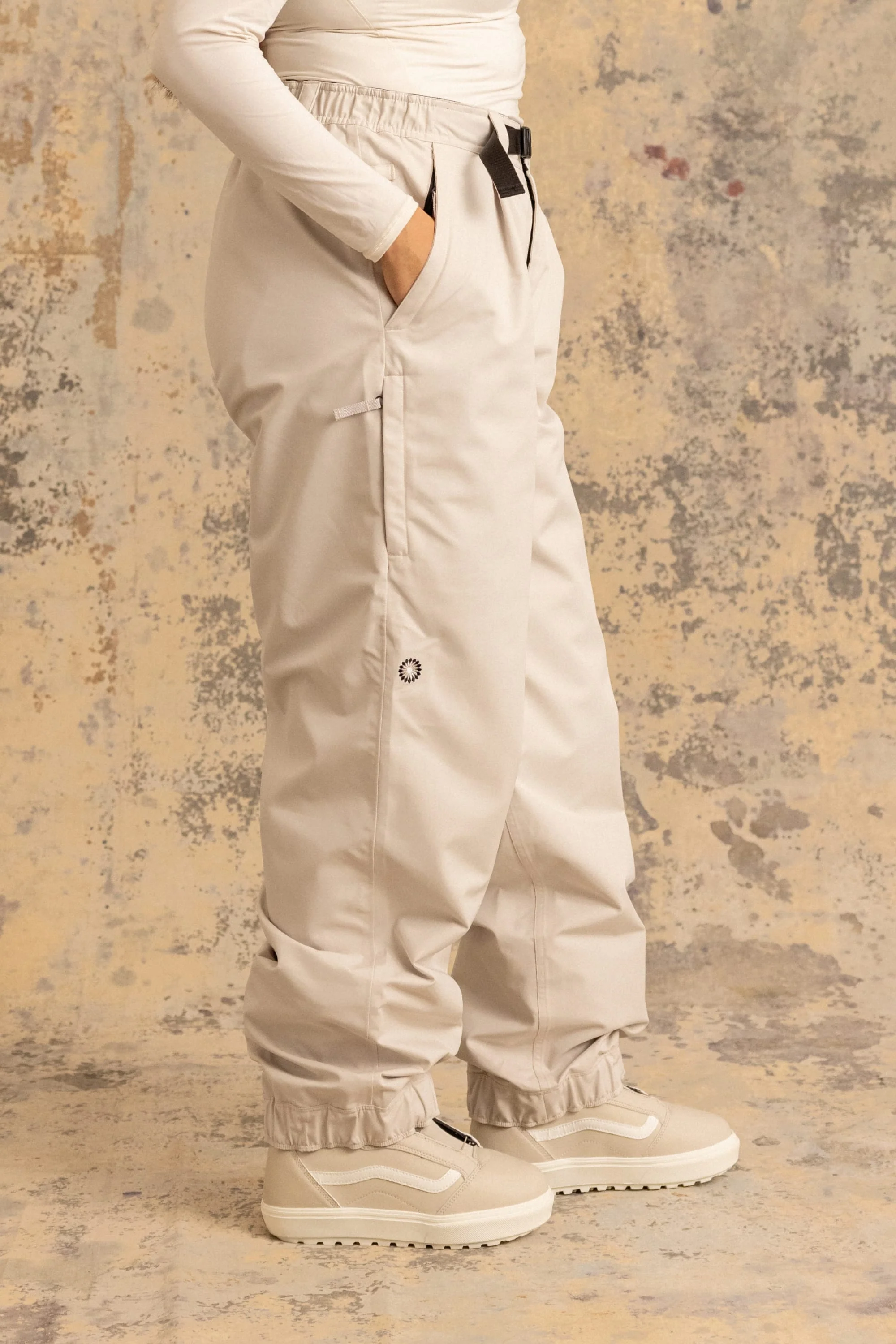686 Women's Outline™ Shell Pant - Image 14