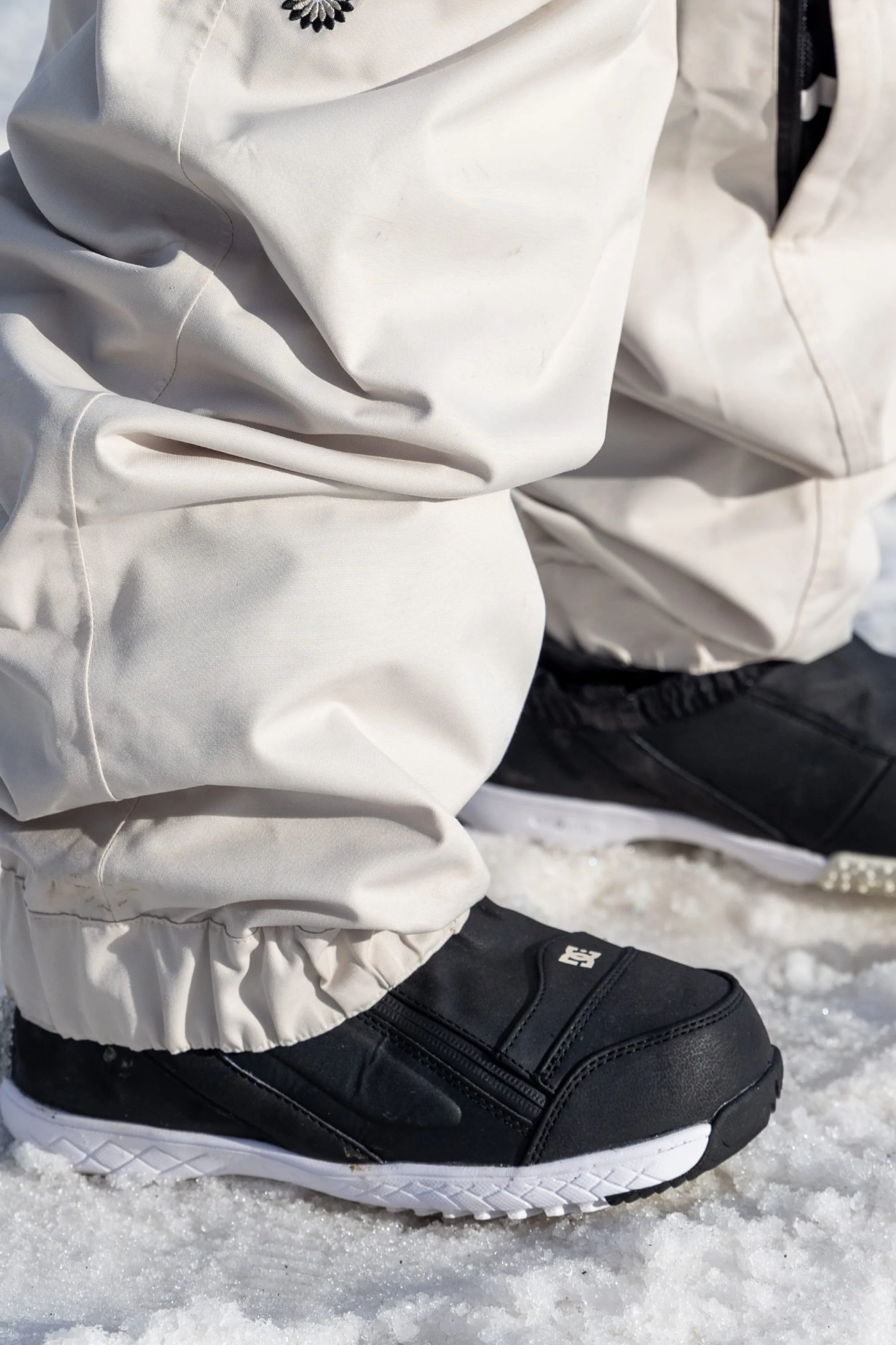 686 Women's Outline™ Shell Pant - Image 16
